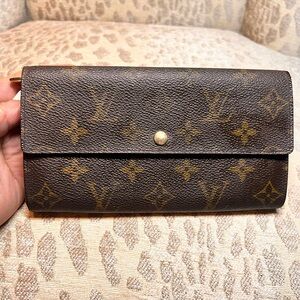 Louis Vuitton Sarah Wallet Monogram.